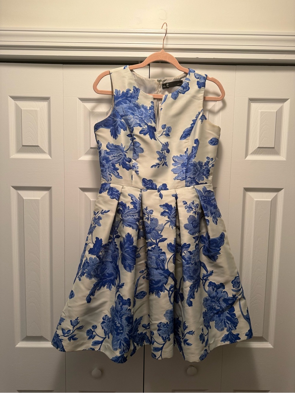 Sleeveless White Dress with Blue Floral Jaquard